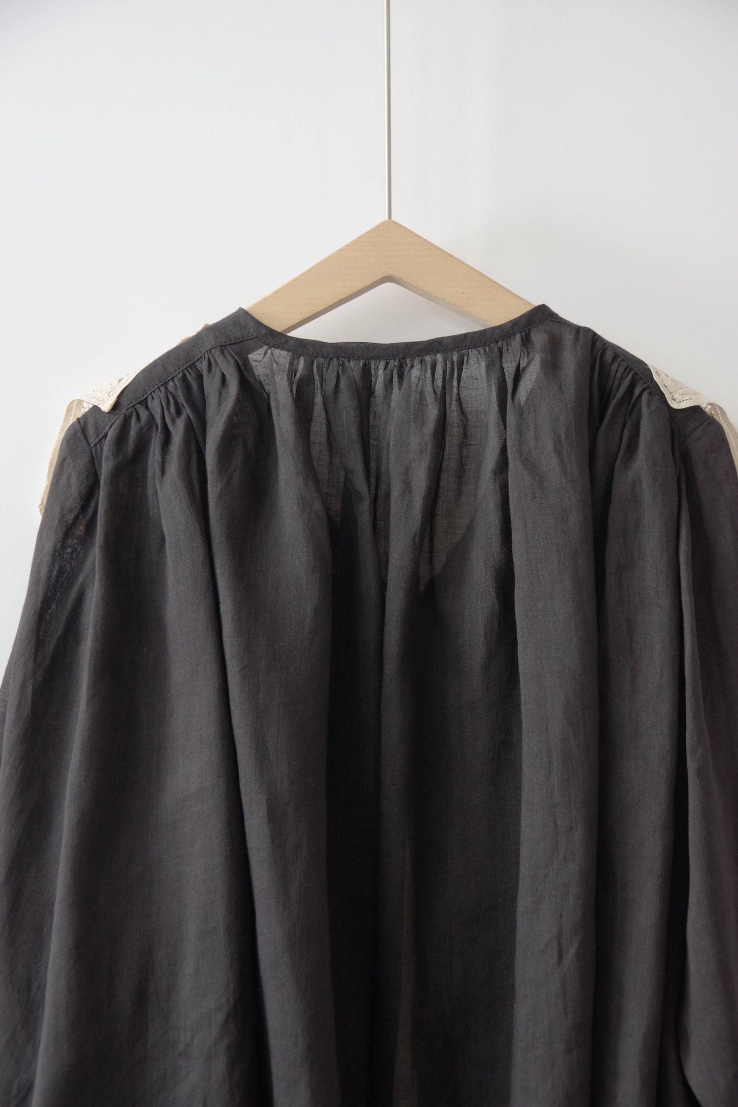 batten collar parts blouse  |  Heriter