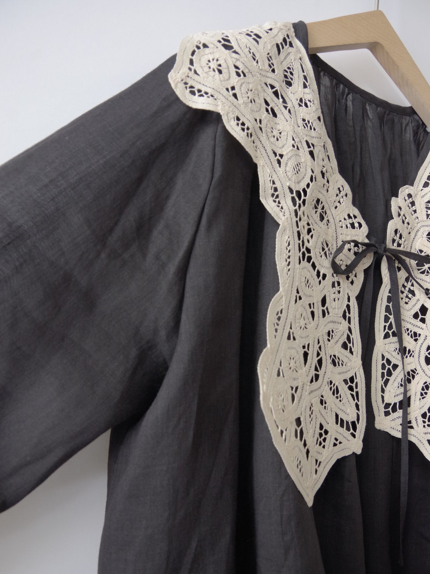 batten collar parts blouse  |  Heriter